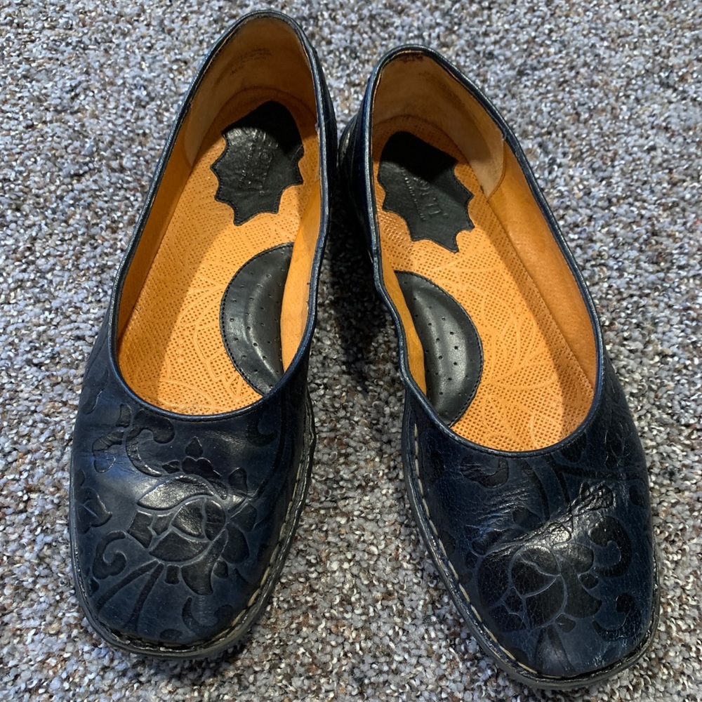 Stylish Leather Tooled Loafers